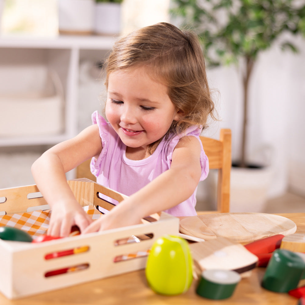 Melissa & Doug Cutting Food