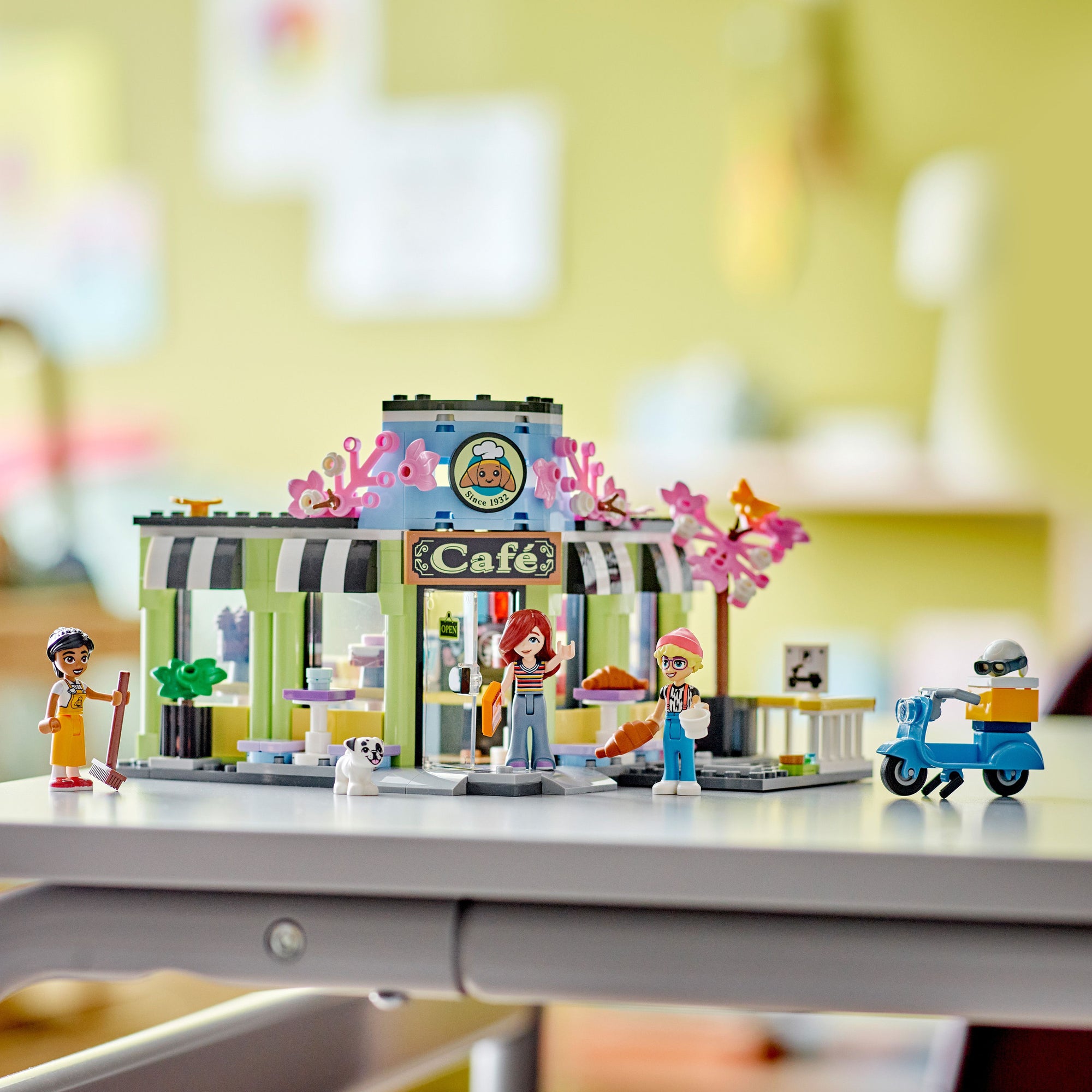 LEGO® Heartlake City Café 42618